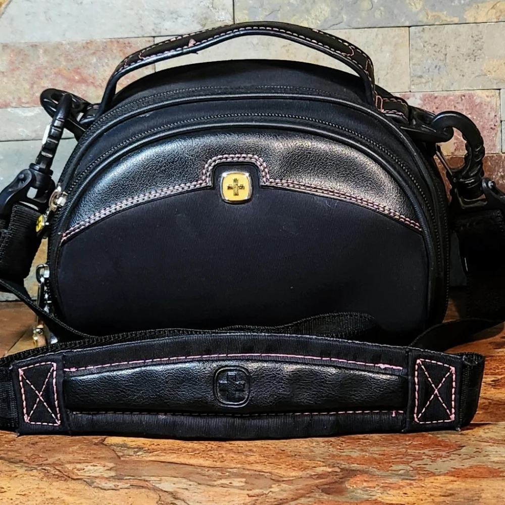 Compact Small Wenger Crossbody Camera Bag / Case • Black •Store And Protect Gear